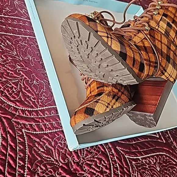 Booties - Picture 5 of 9